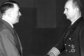 Karl Dönitz: Nástupce Adolfa Hitlera, který dostal směšný trest a dožil v klidu v Západním Německu - Médium.cz